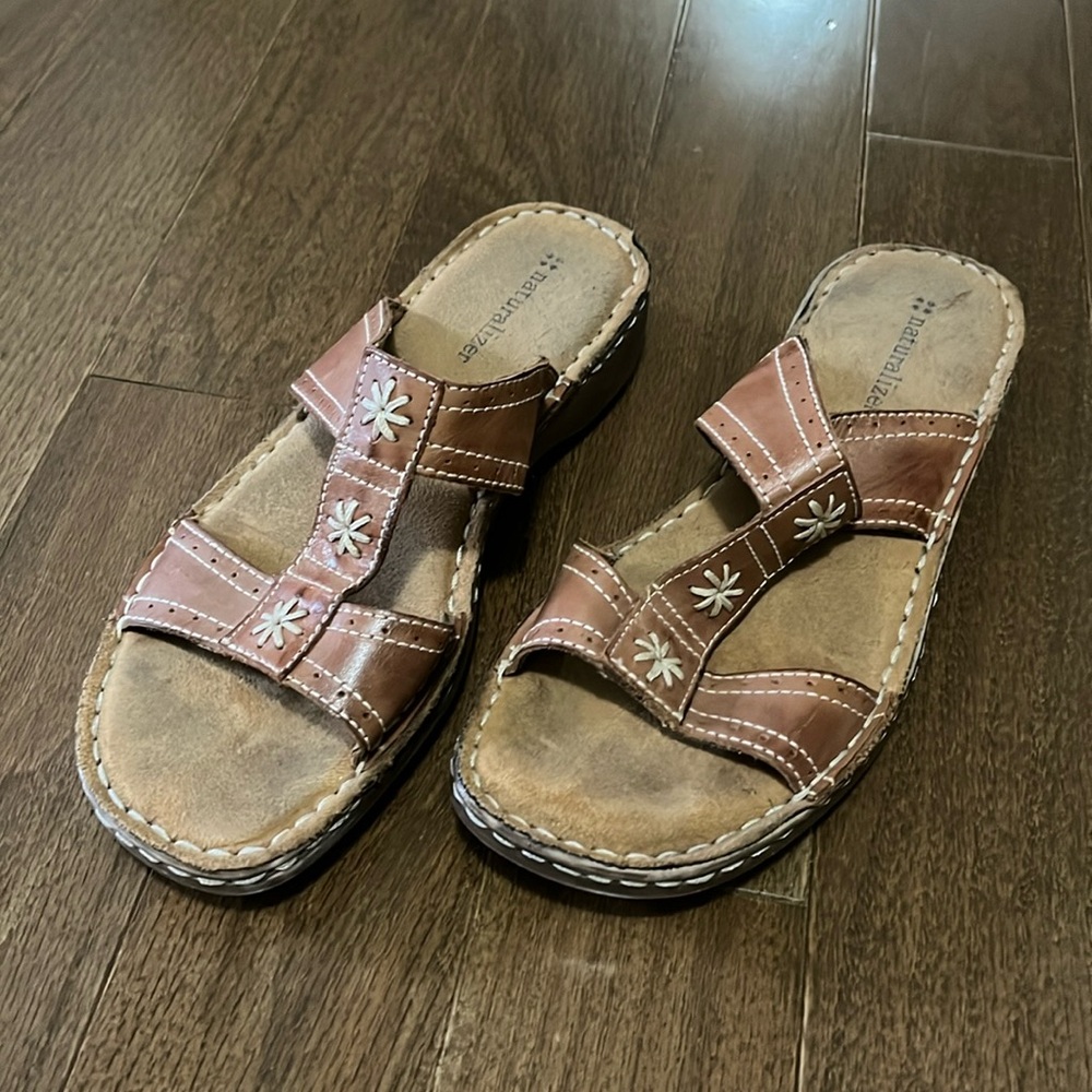 Naturalizer sandals size 7.5